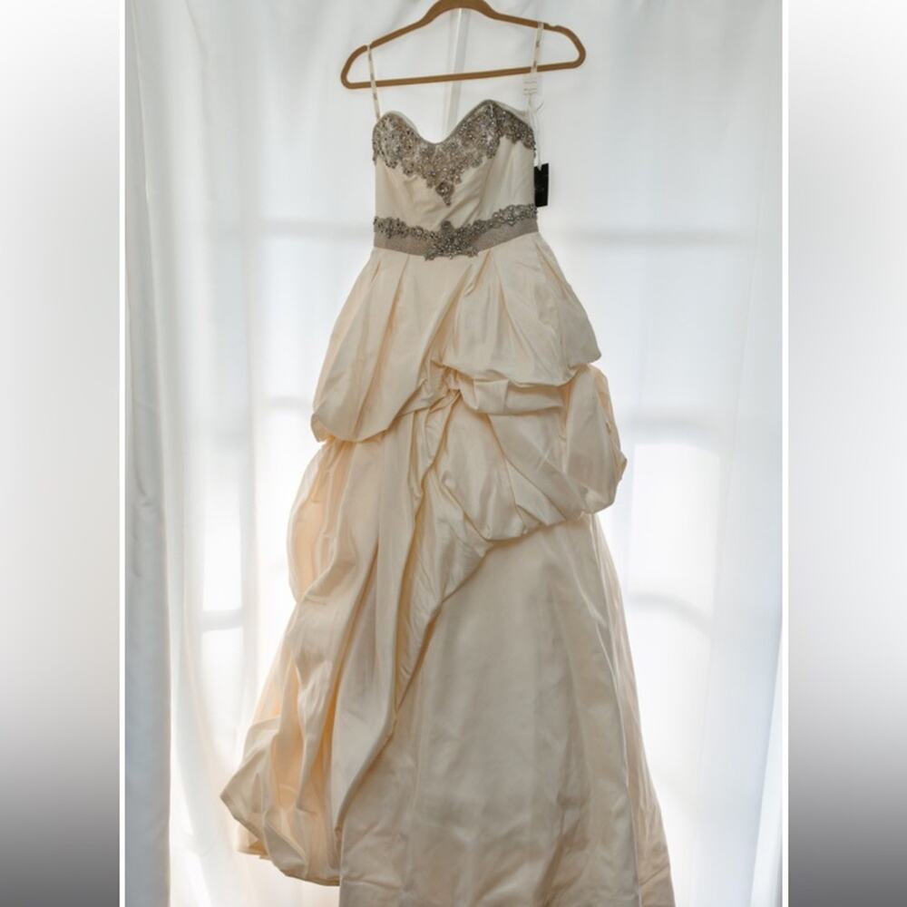 Victor Harper wedding gown 109 - Picture 4 of 13